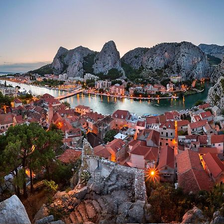 Beachfront Apartments Lara Omiš Exterior foto