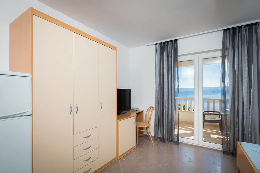 Beachfront Apartments Lara Omiš Exterior foto
