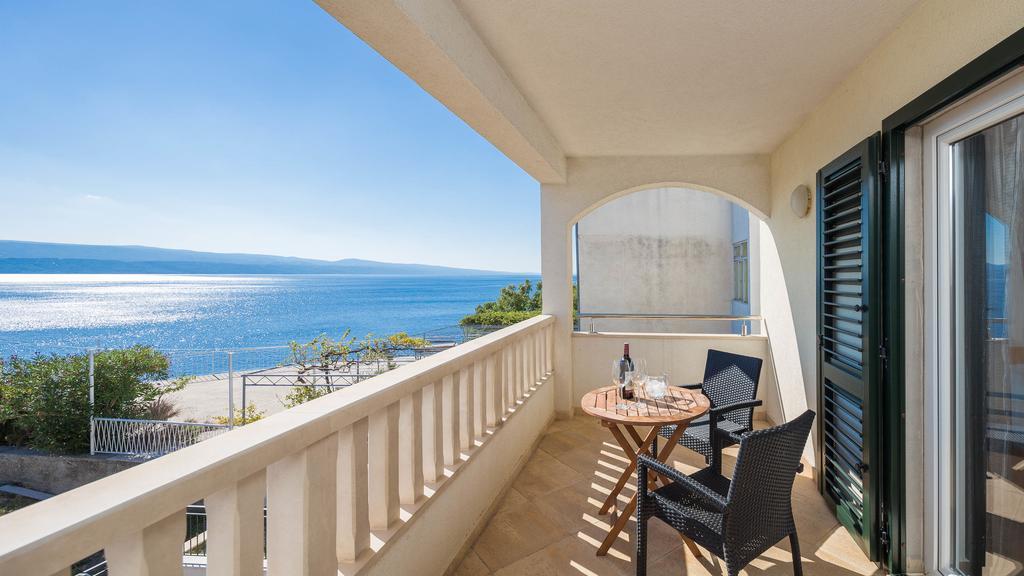 Beachfront Apartments Lara Omiš Exterior foto