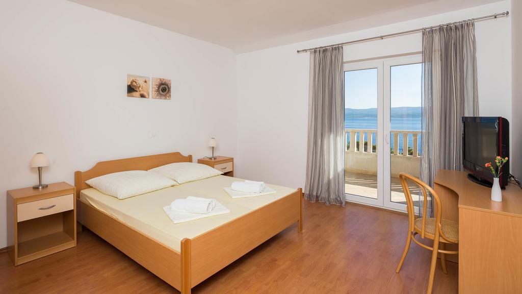 Beachfront Apartments Lara Omiš Exterior foto