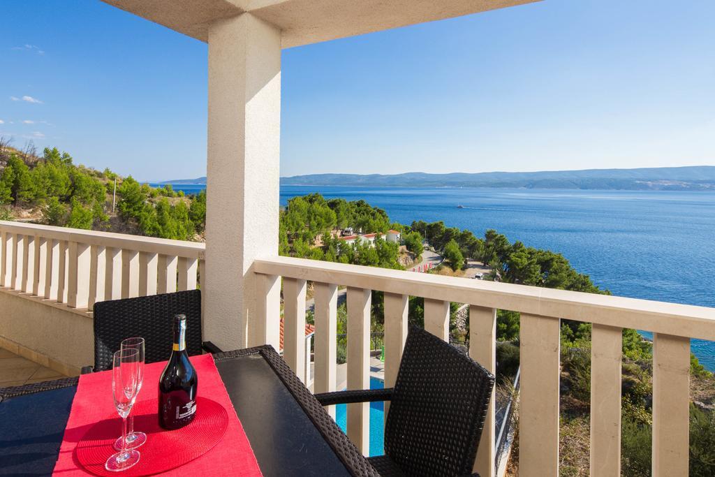 Beachfront Apartments Lara Omiš Exterior foto