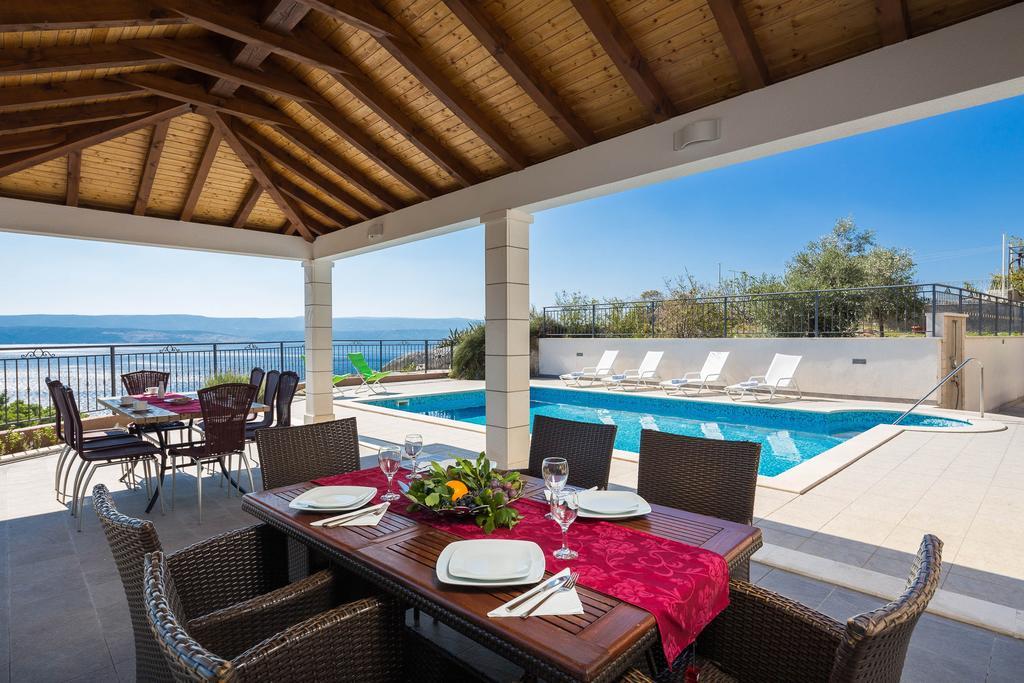 Beachfront Apartments Lara Omiš Exterior foto