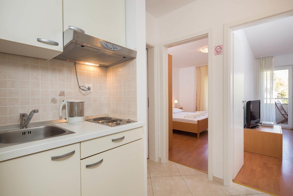 Beachfront Apartments Lara Omiš Exterior foto